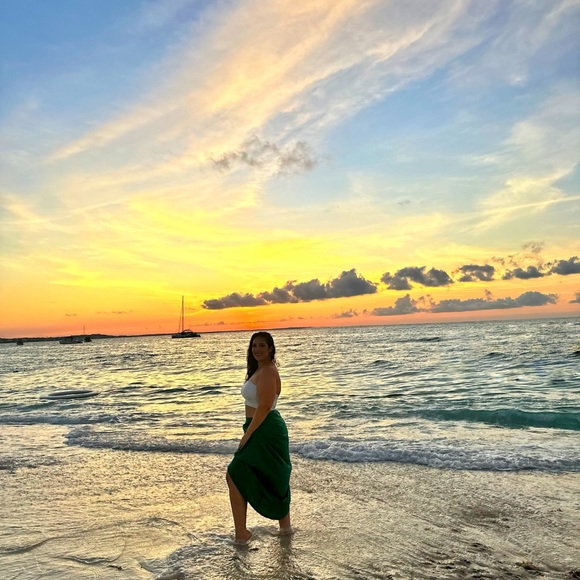 Meet your Posher, Nadia - Picture 2 of 15